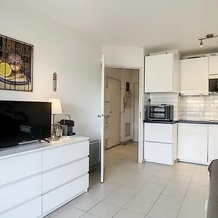 One-Bedroom Apartment By The Sea In Juan-Les-Pins アパート ジュアン・レ・パン