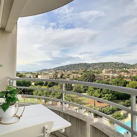One-Bedroom Apartment By The Sea In Juan-Les-Pins アパート *