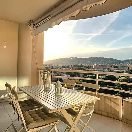 One-Bedroom Apartment By The Sea In Juan-Les-Pins アパート ジュアン・レ・パン